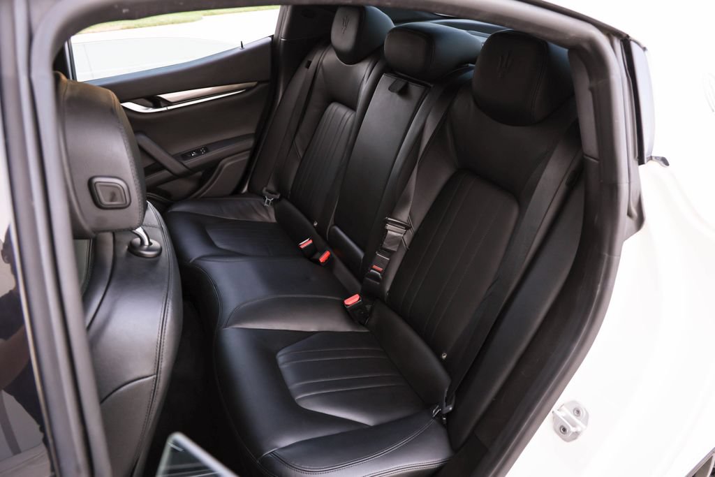 Used 2015 Maserati Ghibli RWD image 32