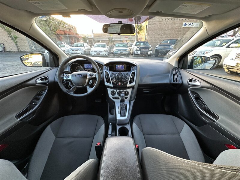 Used 2012 Ford Focus SE FWD image 13