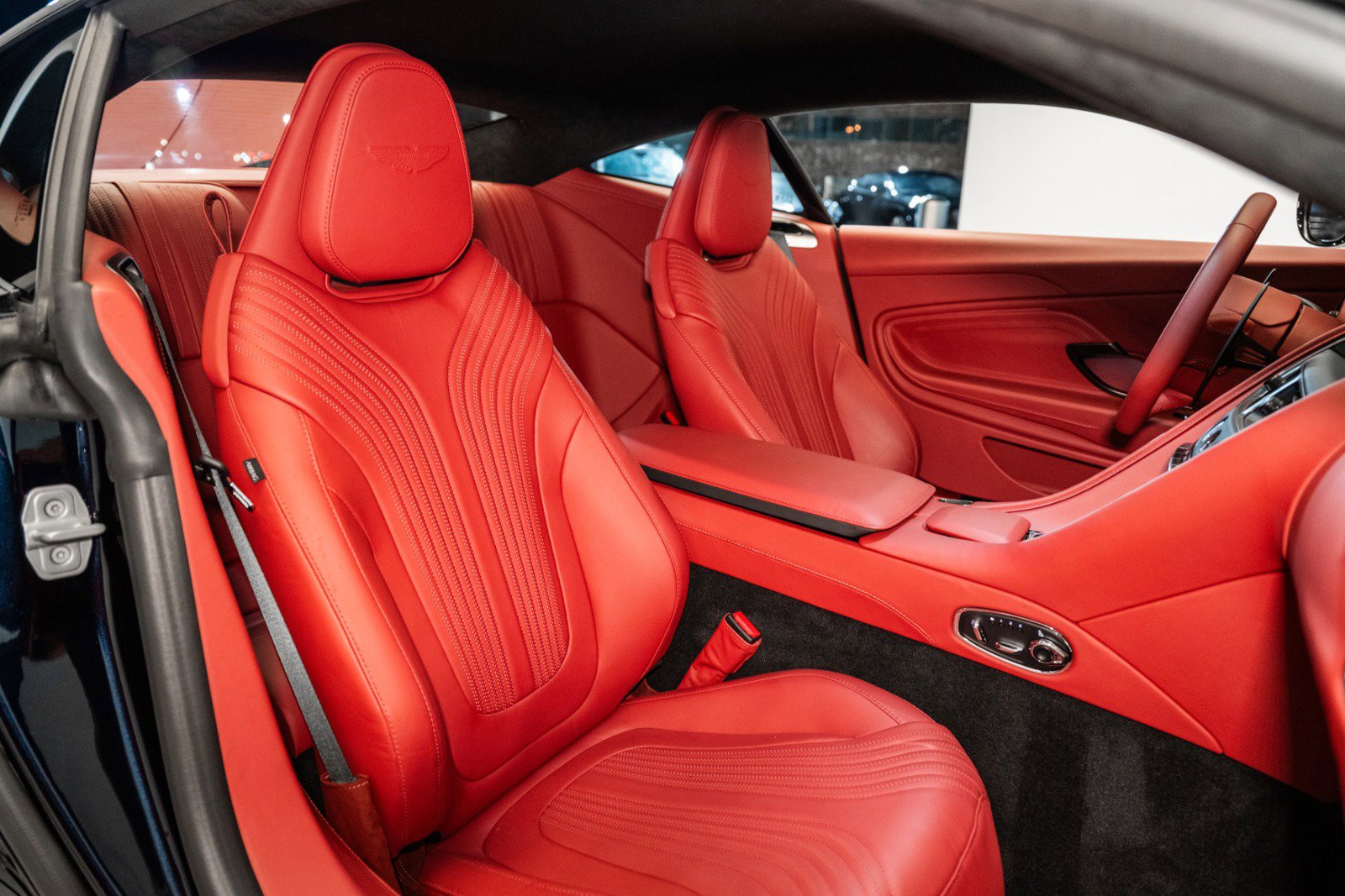 Used 2023 Aston Martin DB11 V8 image 17