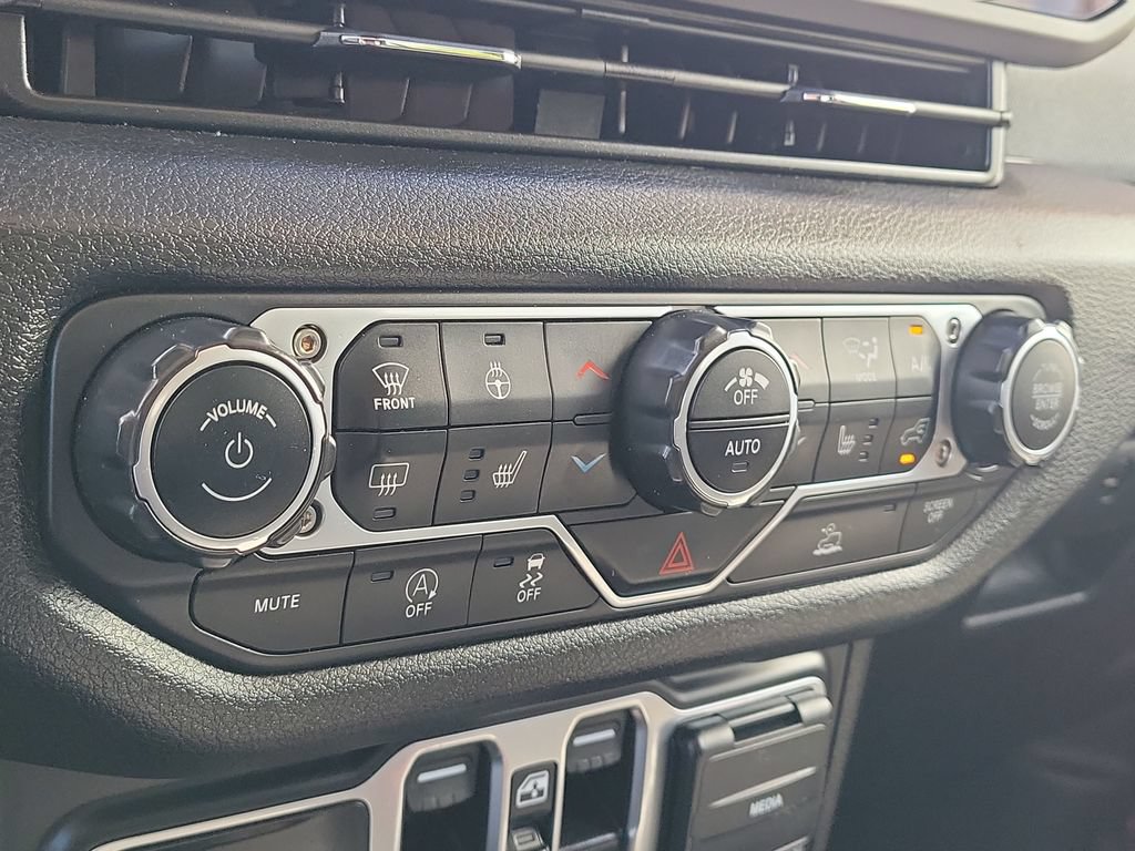 Used 2025 Jeep Wrangler Unlimited Sport AWD/4WD image 18
