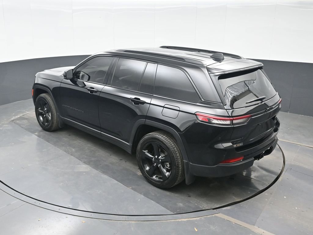 Used 2025 Jeep Grand Cherokee Limited w/ Black Appearance Package image 27