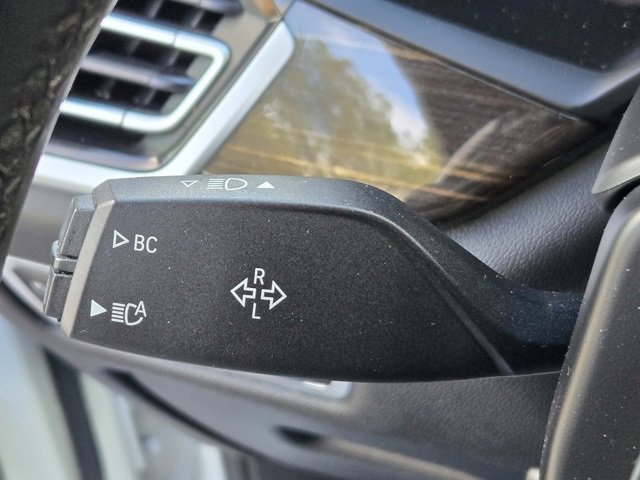 Used 2021 BMW X5 xDrive40i w/ M Sport Package image 27