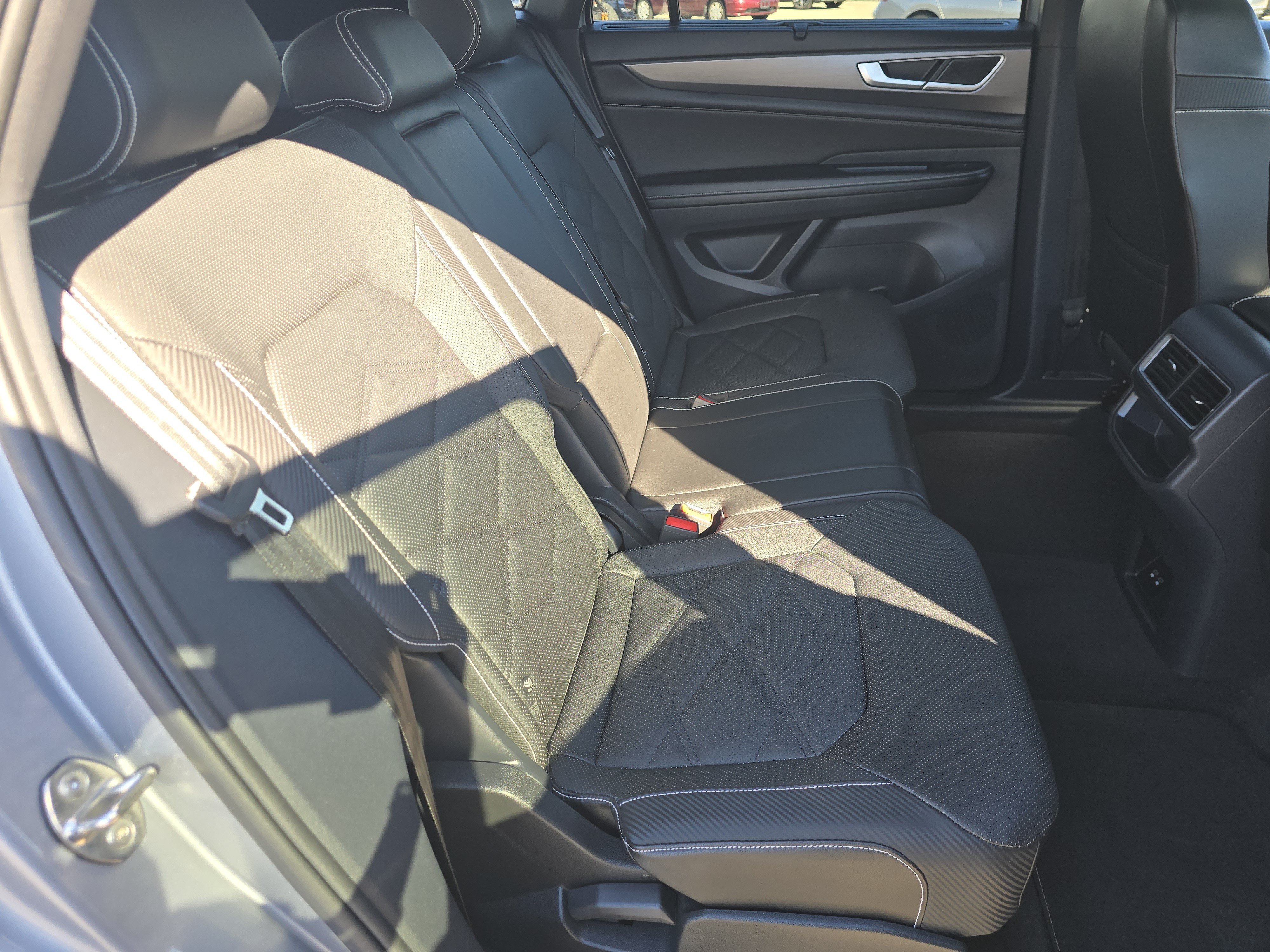 Used 2024 Volkswagen Atlas Cross Sport SE FWD image 16