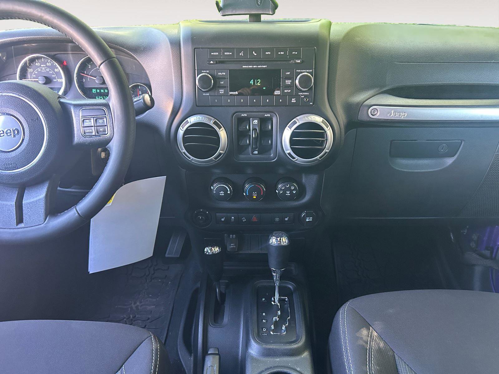 Used 2018 Jeep Wrangler Unlimited Sahara w/ Connectivity Group AWD/4WD image 11