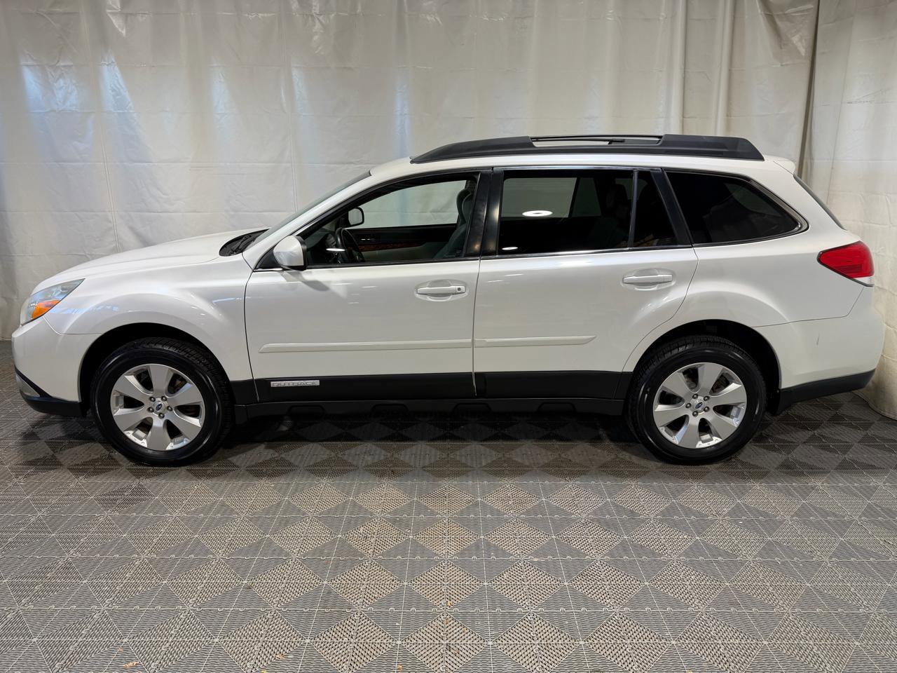Used 2012 Subaru Outback 2.5i Limited w/ Moonroof Pkg image 5