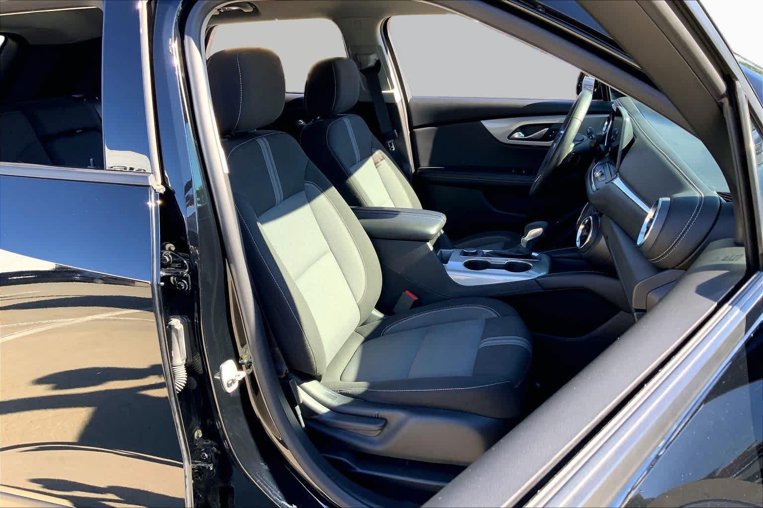 Used 2025 Chevrolet Blazer LT FWD image 9