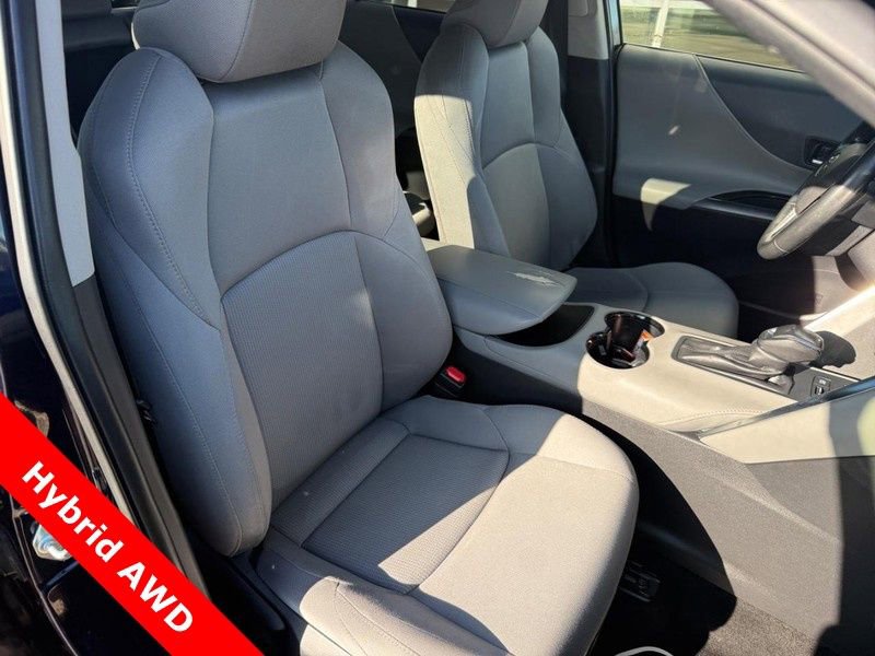 Used 2021 Toyota Venza LE w/ Carpet Mat Package (TMS) image 11