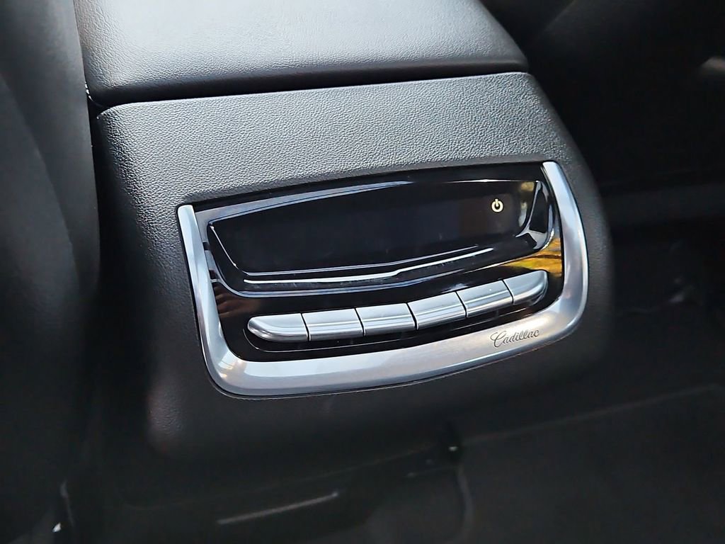 Used 2025 Cadillac XT6 Luxury image 23