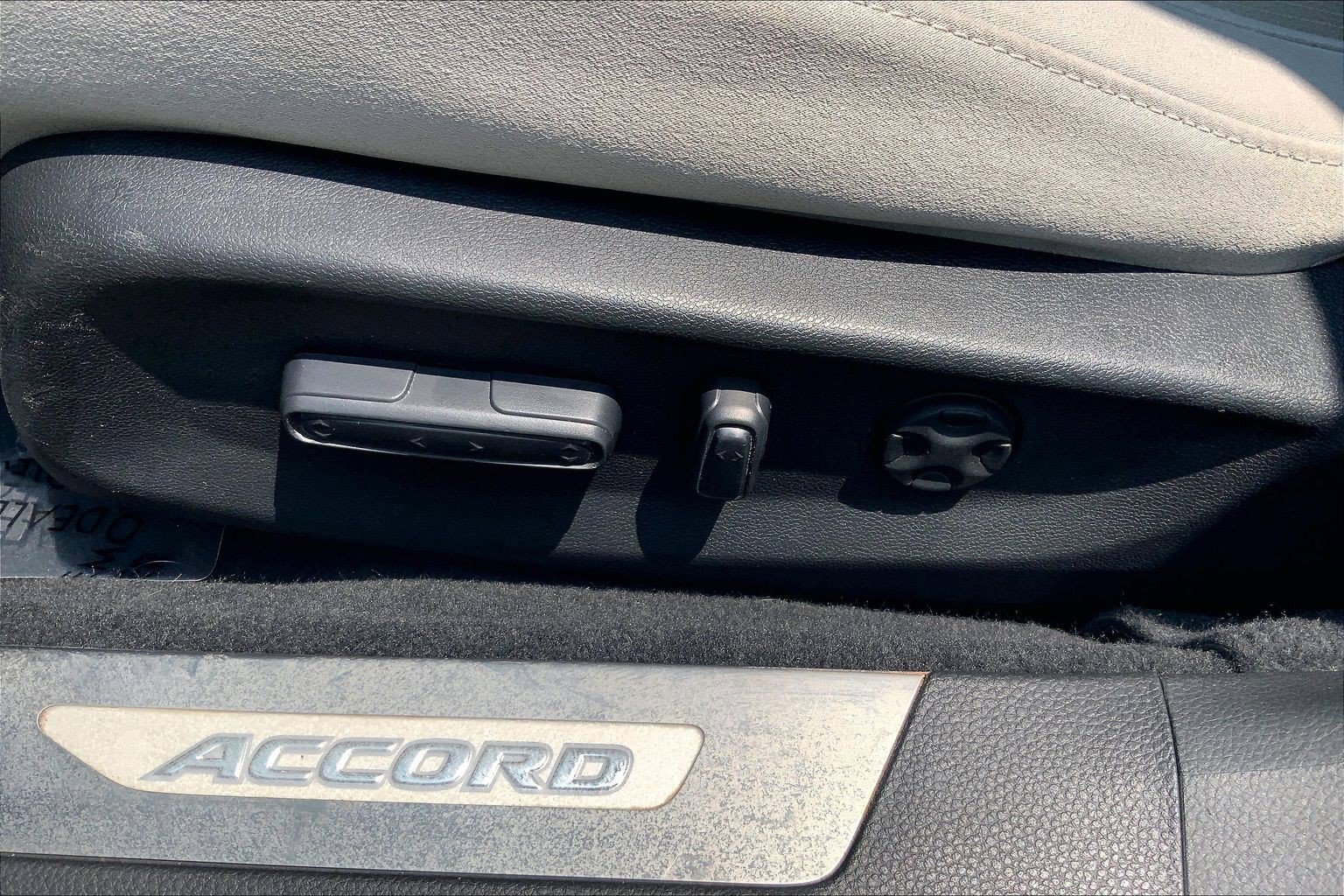 Used 2020 Honda Accord EX image 28