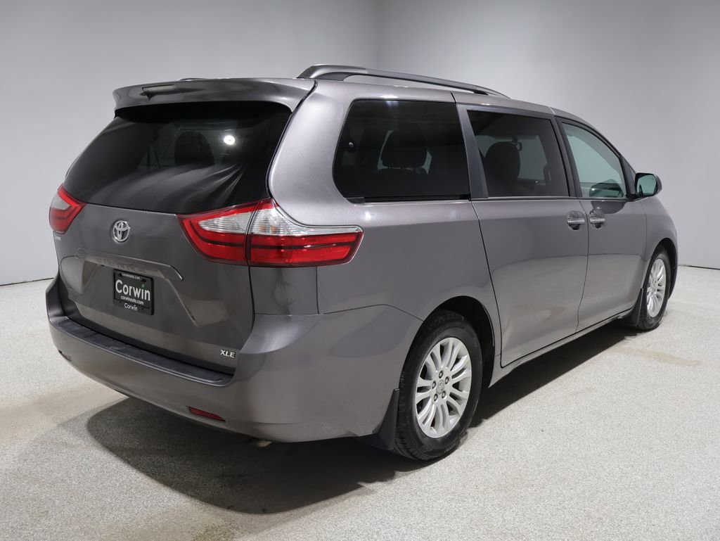 Used 2017 Toyota Sienna XLE image 2
