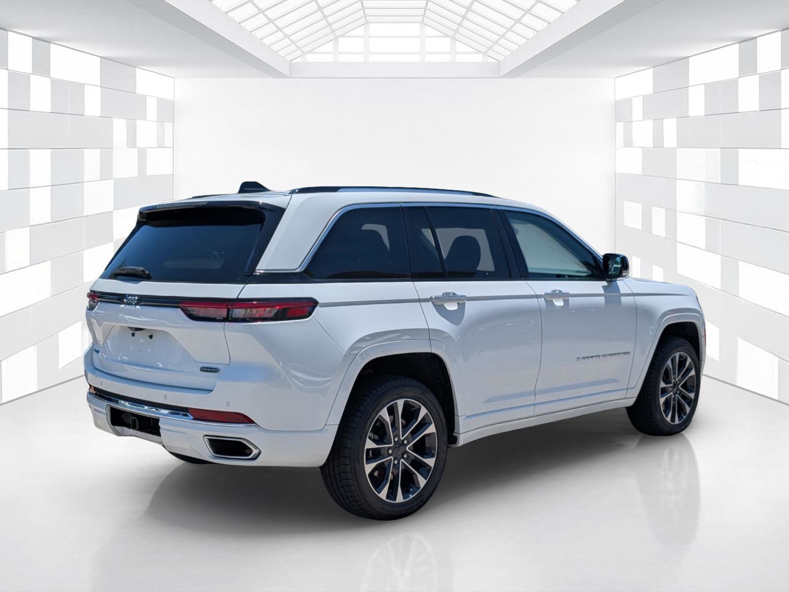 Used 2022 Jeep Grand Cherokee Overland AWD/4WD image 7