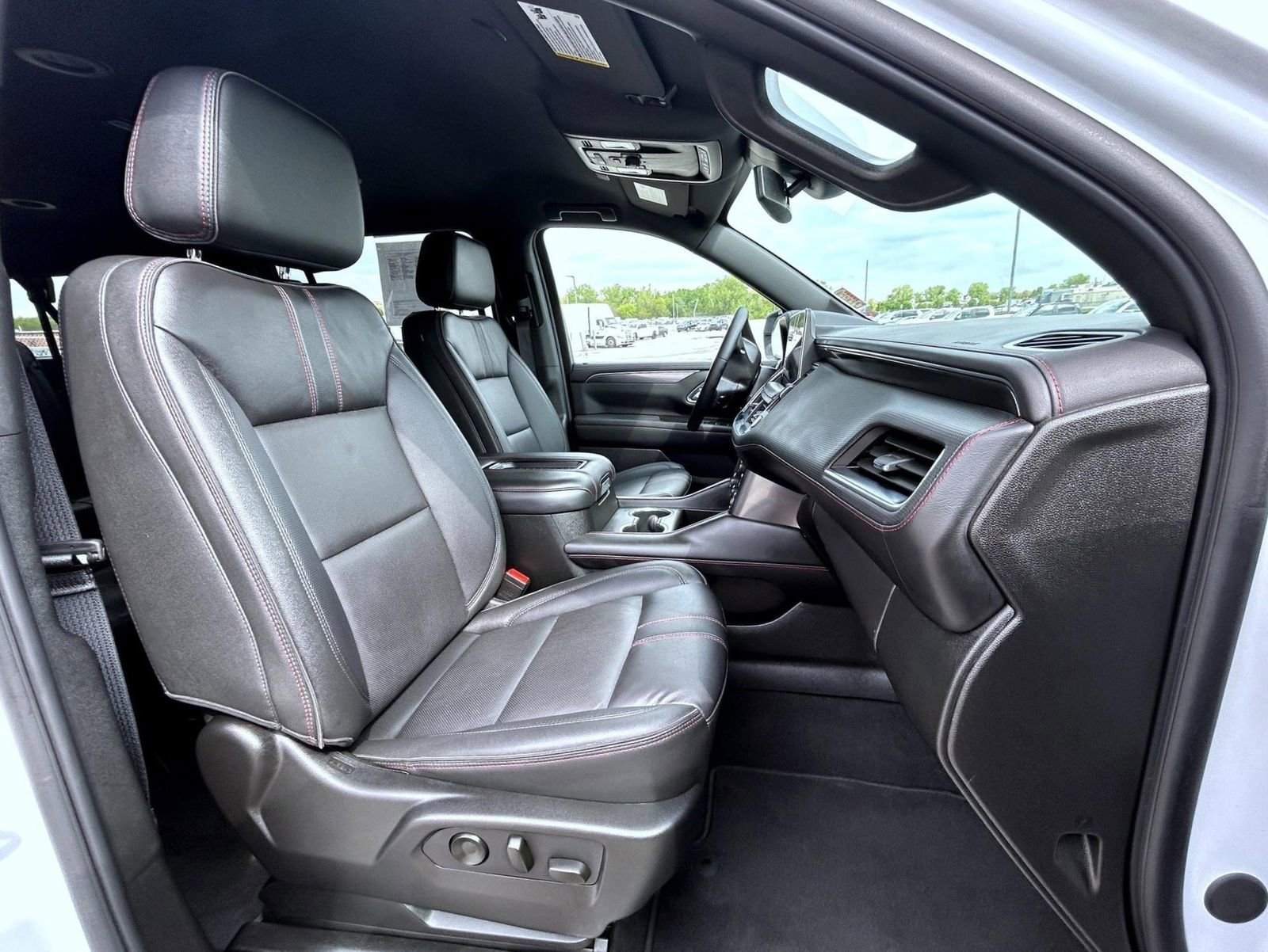 Certified 2024 Chevrolet Suburban RST w/ Luxury Package AWD/4WD image 15