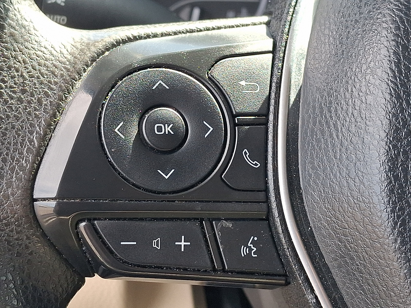 Used 2018 Toyota Camry LE w/ Convenience Package FWD image 21
