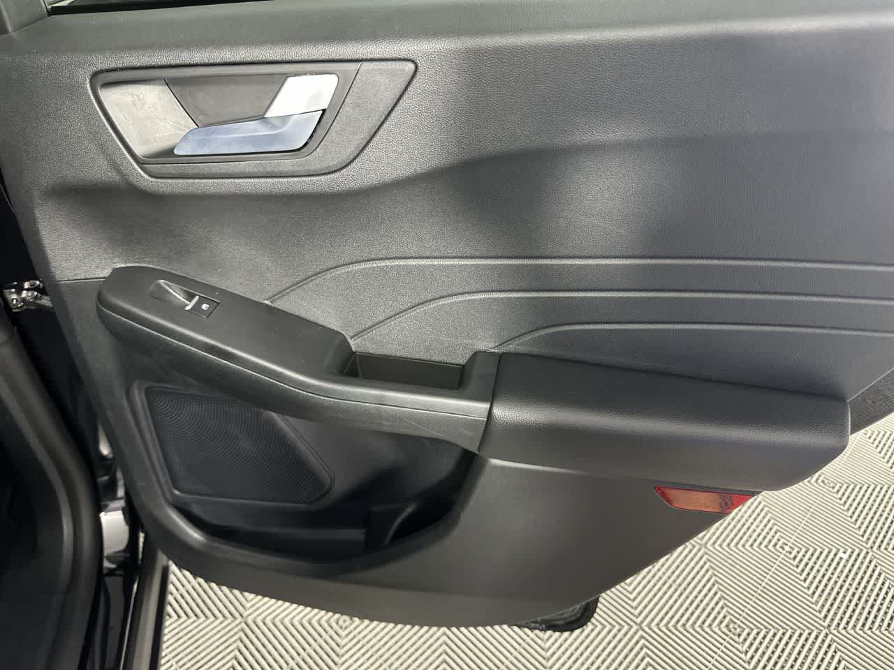 Used 2025 Ford Escape ST-Line FWD image 24