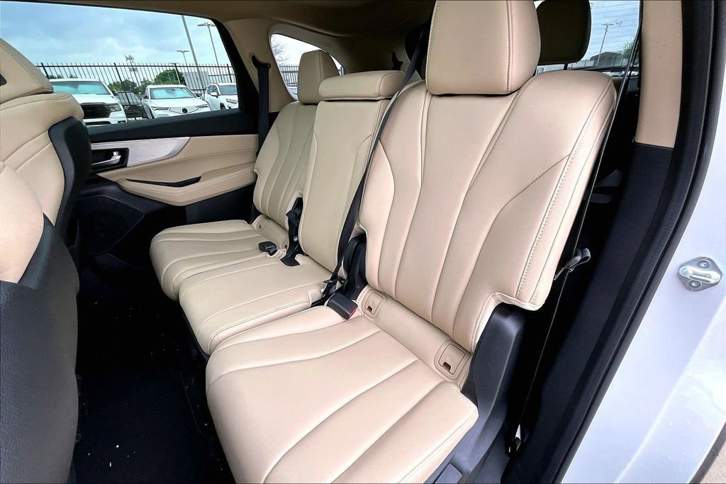 Used 2023 Acura MDX FWD image 32