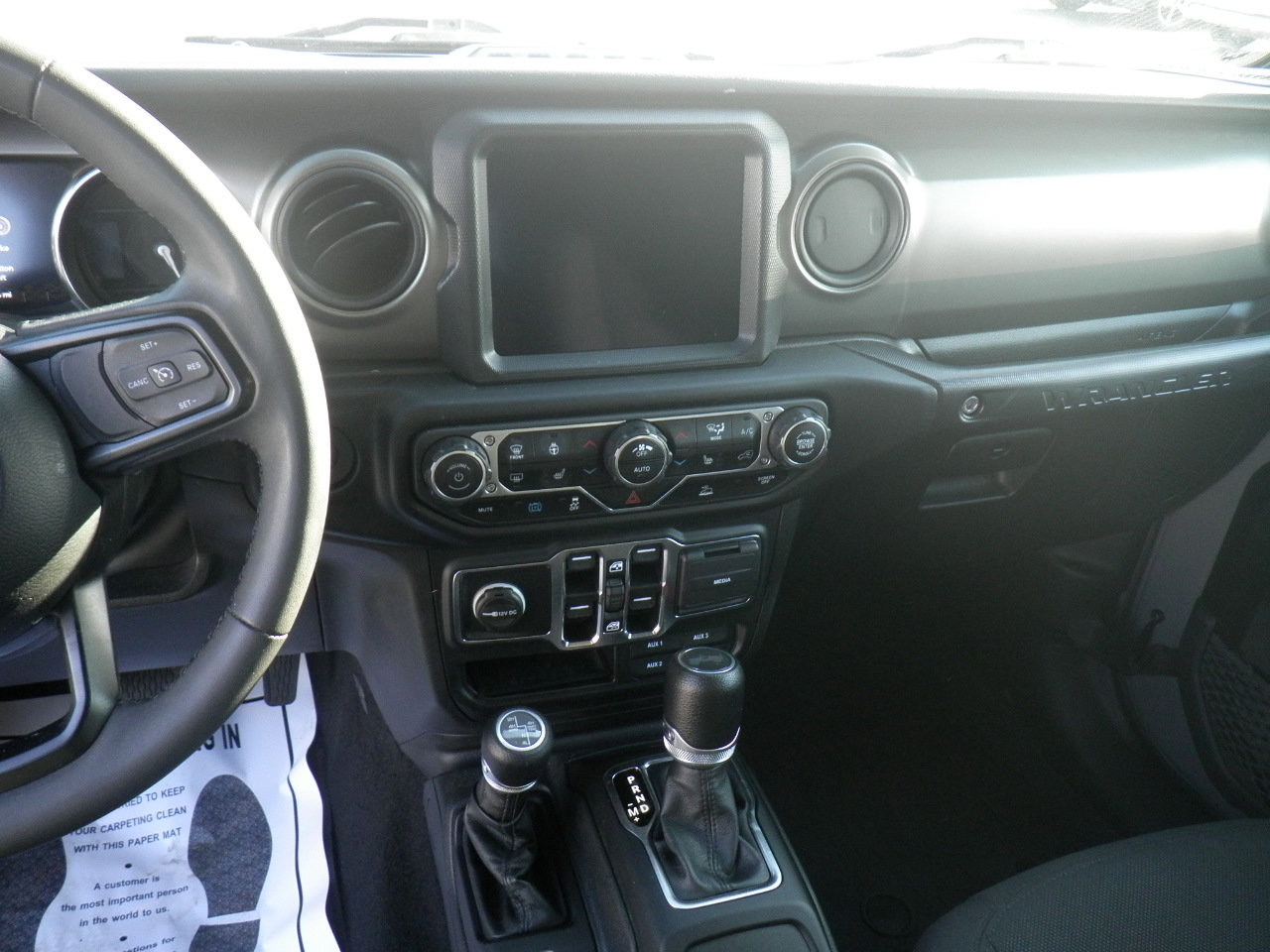Used 2023 Jeep Wrangler Unlimited w/ Sun & Screen Package AWD/4WD image 21