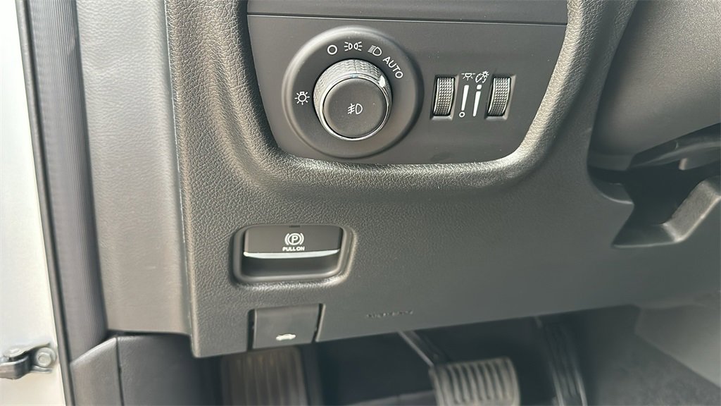 New 2025 Jeep Grand Cherokee Limited w/ Black Appearance Package image 16