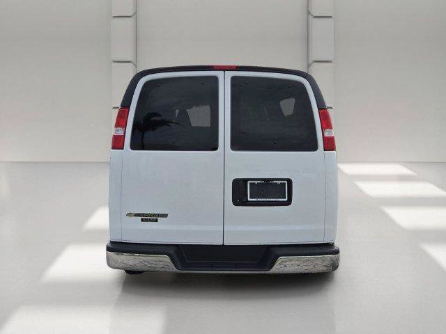 Certified 2025 Chevrolet Express 3500 LT w/ LT Preferred Equipment Group RWD image 4