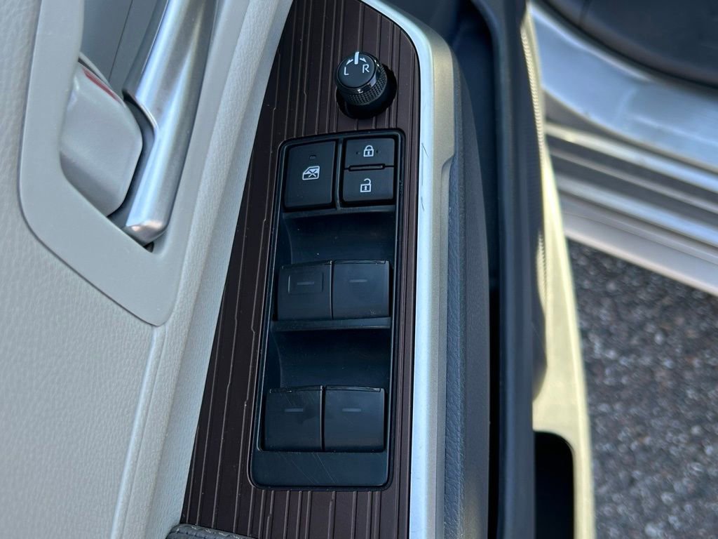 Used 2024 Toyota Sienna XLE image 18