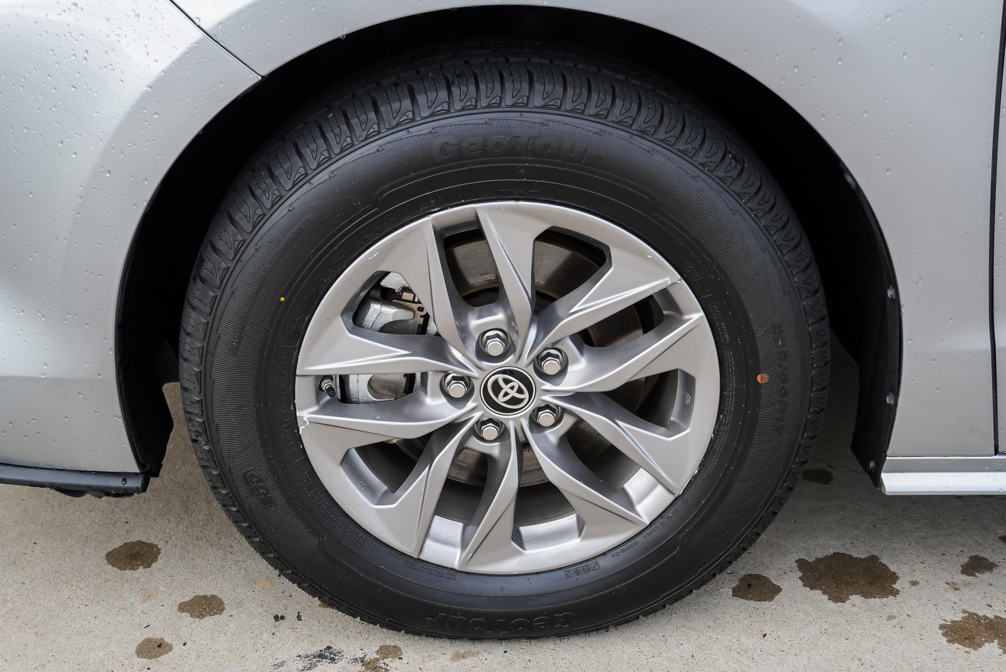 Certified 2025 Toyota Sienna LE AWD/4WD image 12