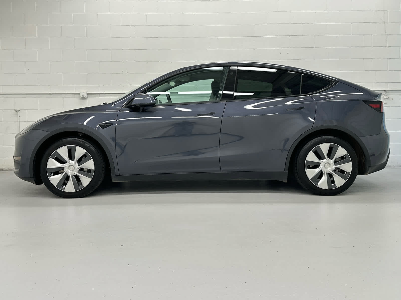 Used 2021 Tesla Model Y Long Range AWD/4WD image 3