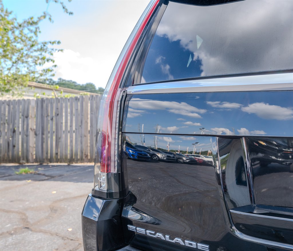 Used 2016 Cadillac Escalade Luxury image 10
