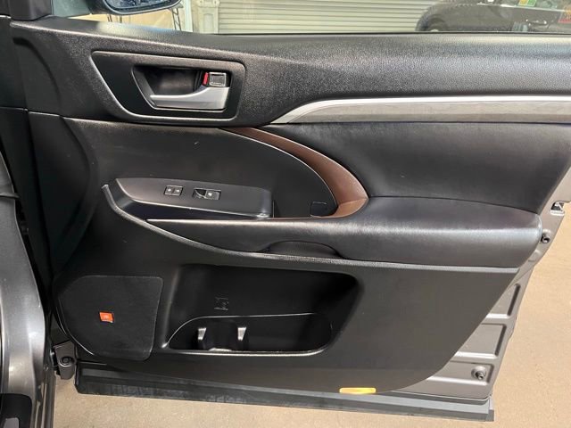 Used 2018 Toyota Highlander Limited AWD/4WD image 11