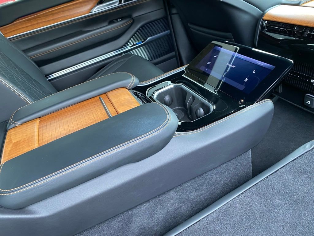 Used 2024 Jeep Grand Wagoneer L Series III image 42