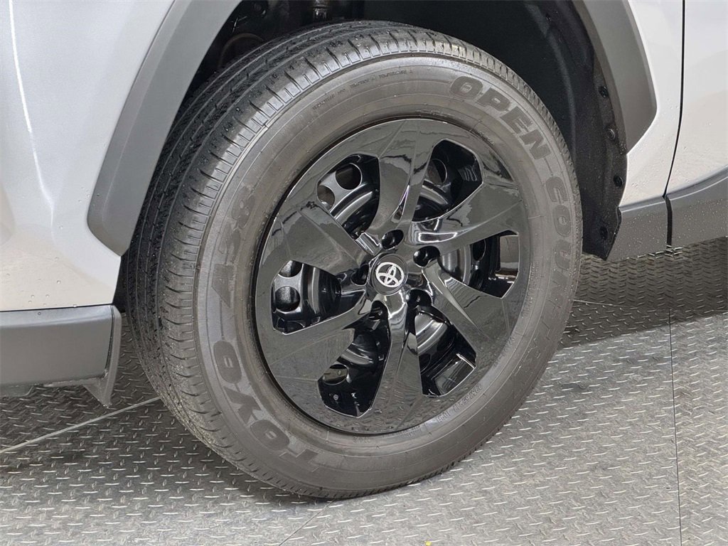 Used 2023 Toyota RAV4 LE image 10