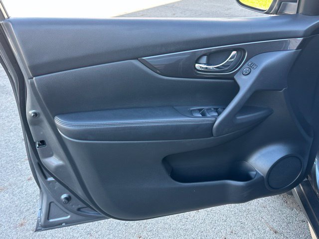 Used 2018 Nissan Rogue SV AWD/4WD image 22