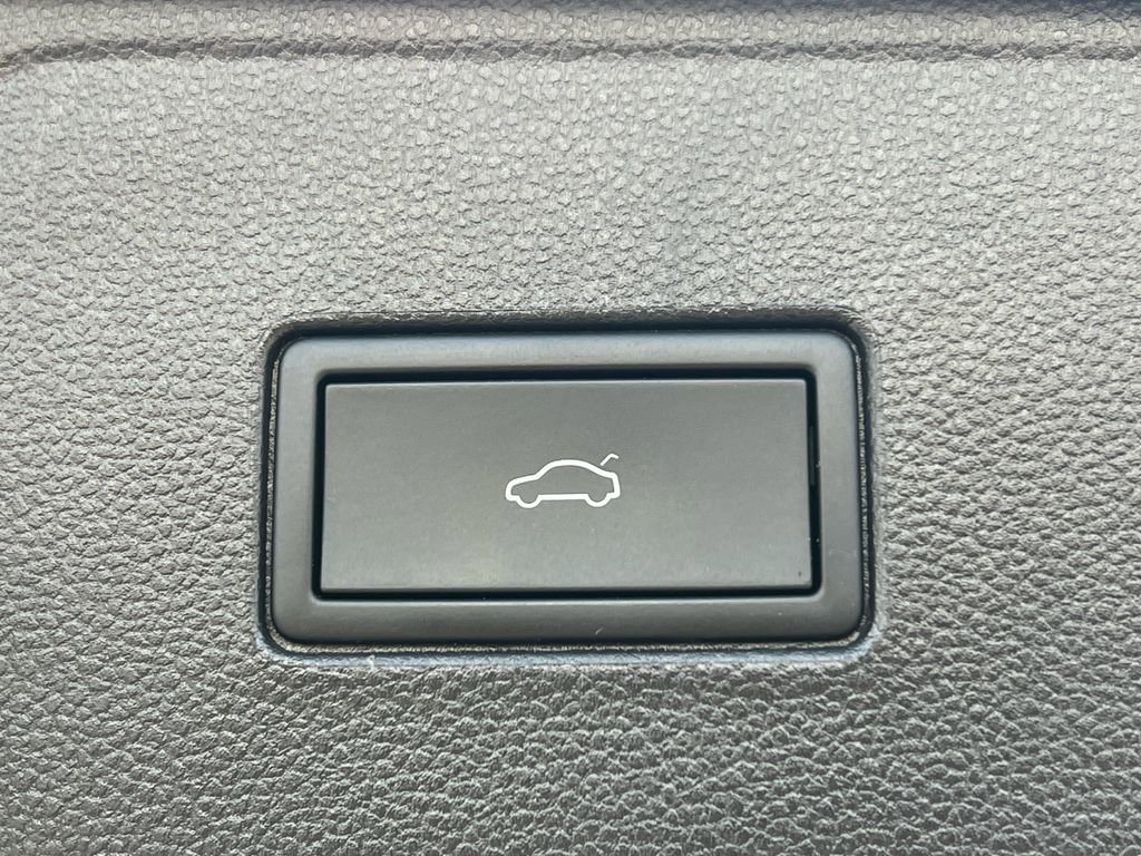 Used 2024 Volkswagen Atlas SE image 19