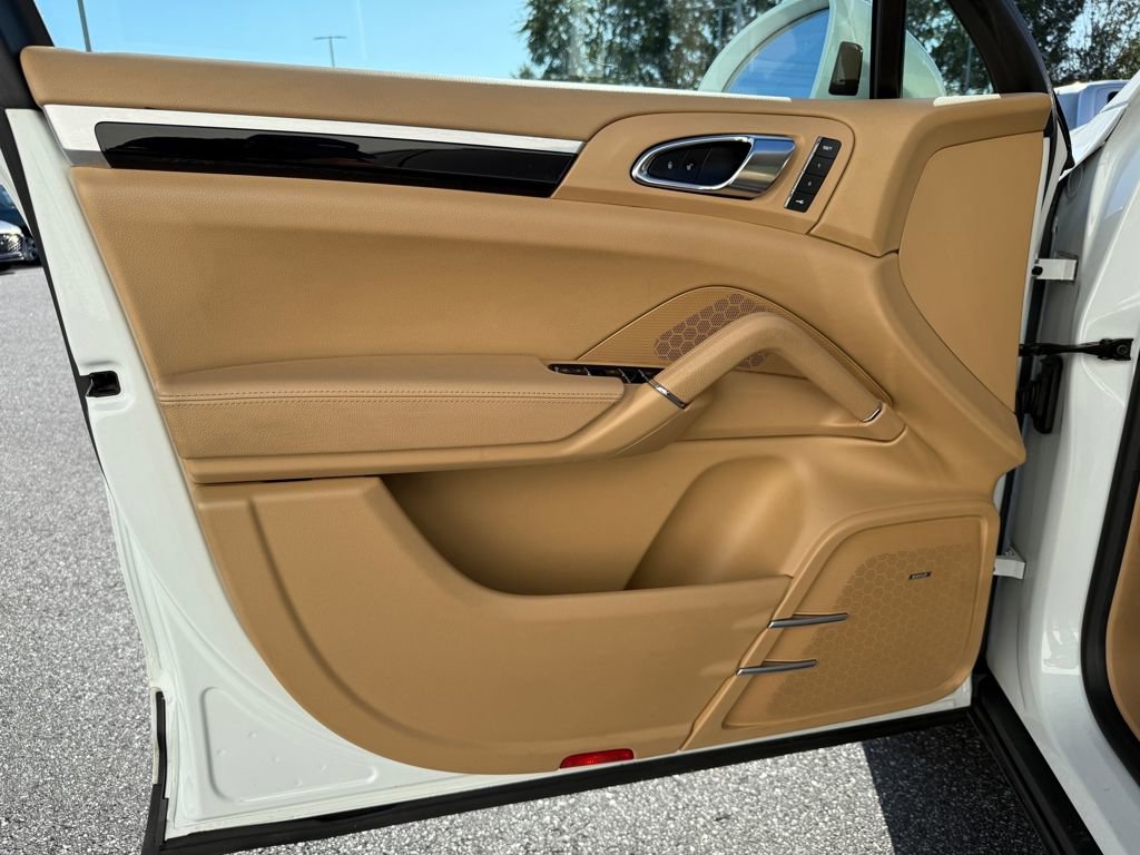 Used 2017 Porsche Cayenne Platinum Edition image 17