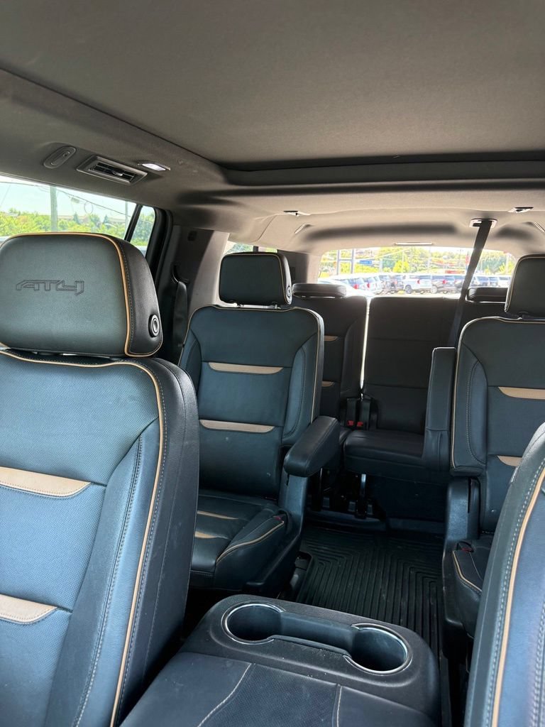 Used 2023 GMC Yukon XL AT4 w/ Technology Package AWD/4WD image 17