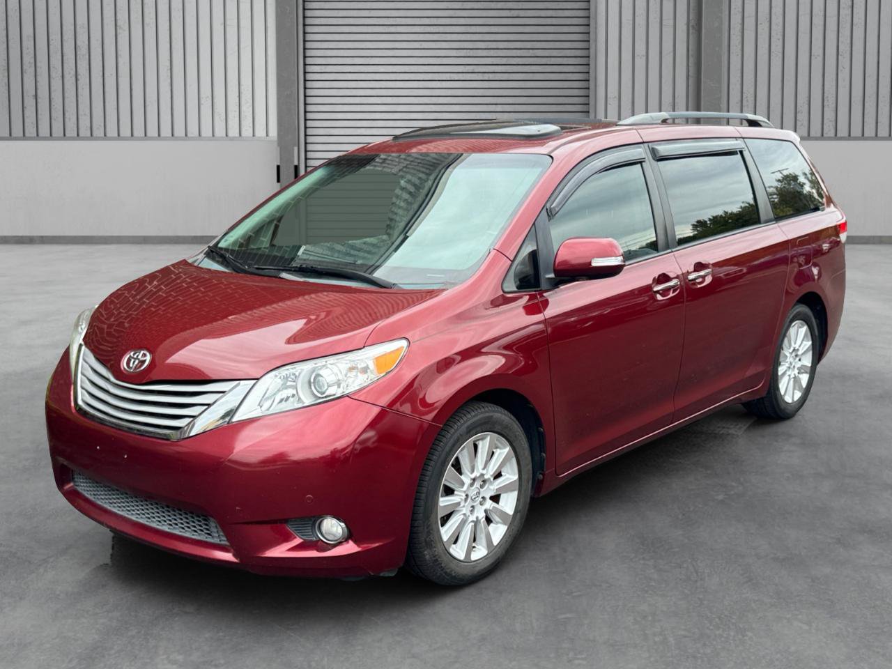 Used 2014 Toyota Sienna Limited w/ Limited Convenience Package FWD image 29