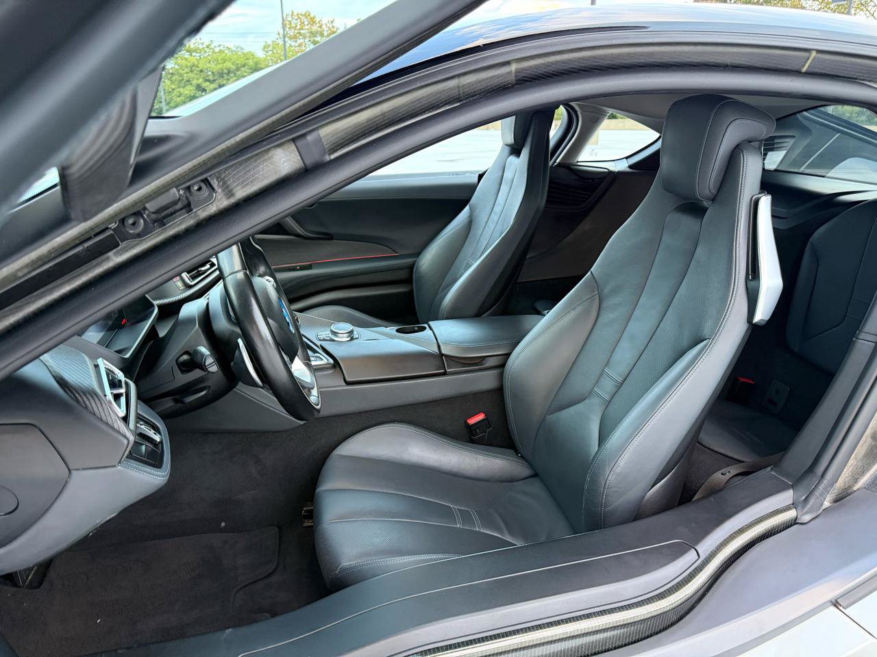 Used 2019 BMW i8 Coupe AWD/4WD image 2