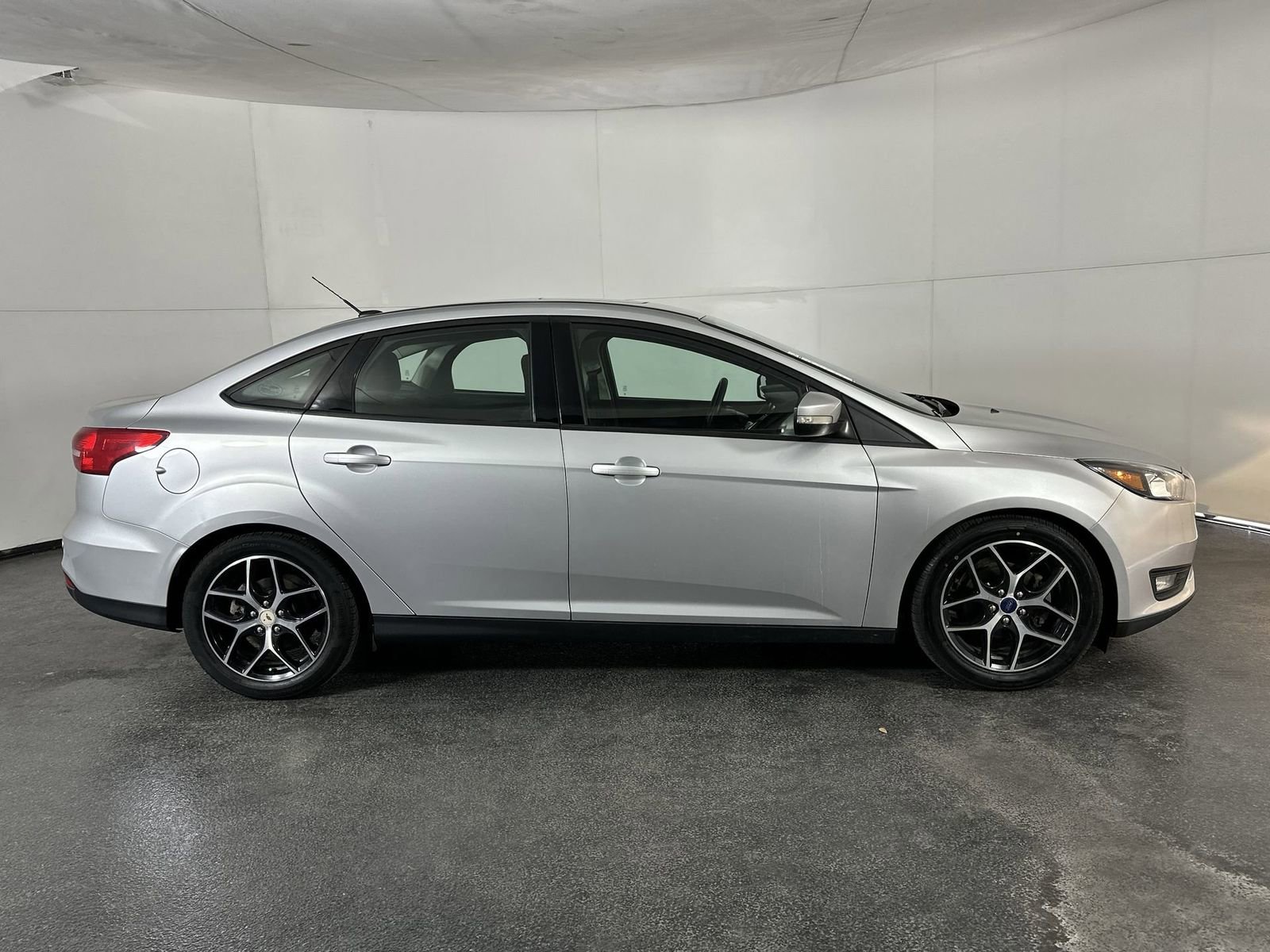 Used 2018 Ford Focus SEL w/ Cold Weather Package image 9