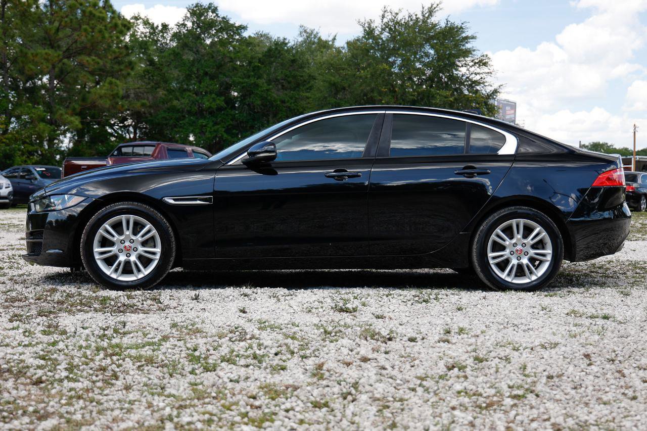 Used 2018 Jaguar XE Premium RWD image 3