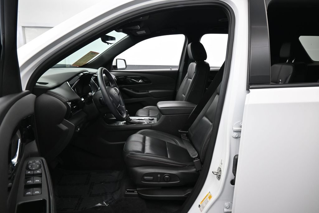 Used 2023 Chevrolet Traverse RS FWD image 11