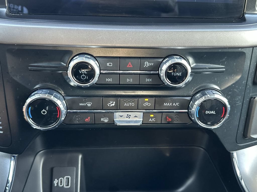 Used 2025 Ford F150 Lightning XLT AWD/4WD image 16