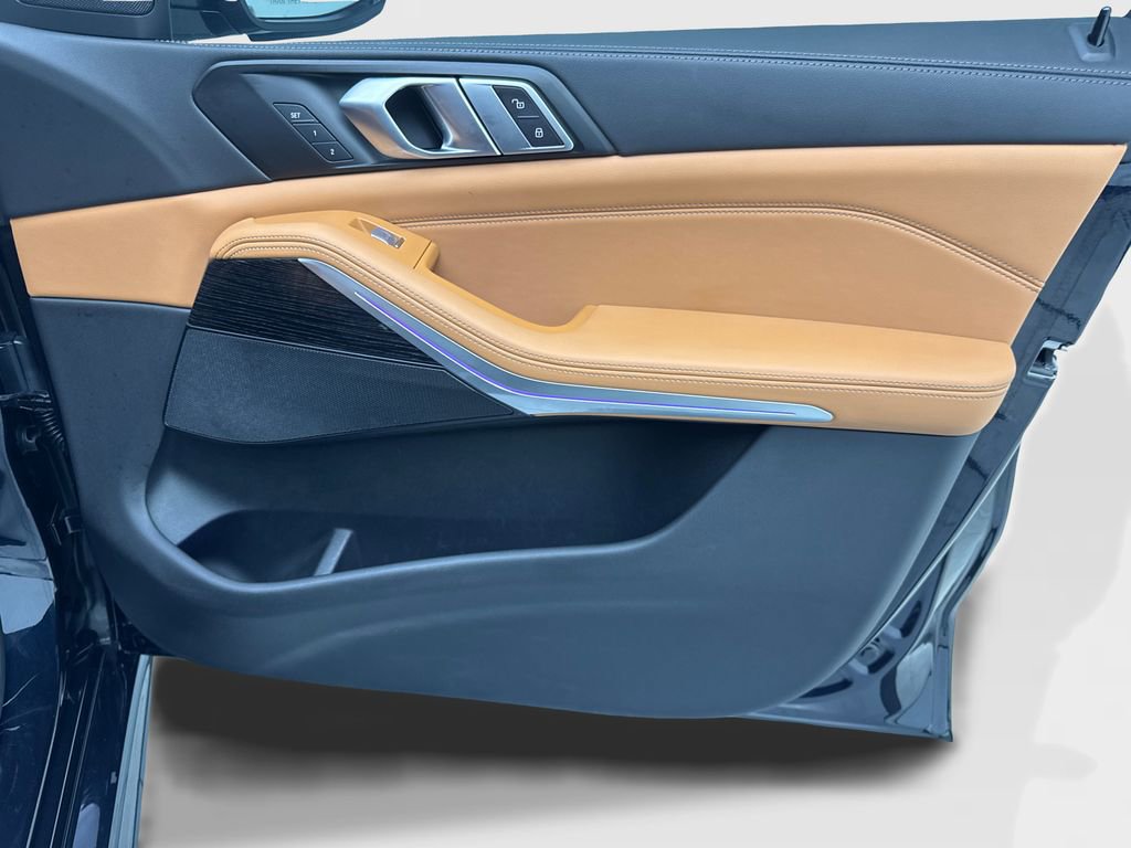 Used 2024 BMW X7 xDrive40i w/ M Sport Package image 53