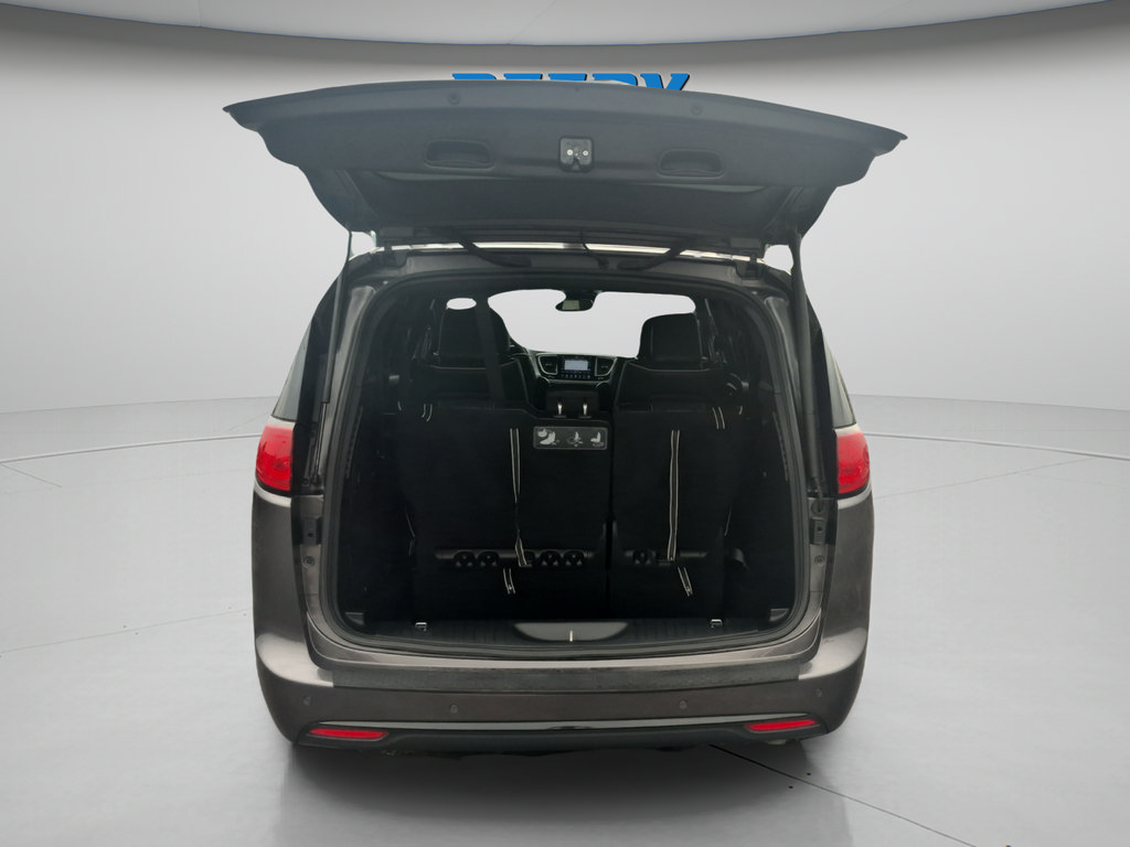 Used 2020 Chrysler Pacifica Limited w/ Advanced Safetytec Group FWD image 29
