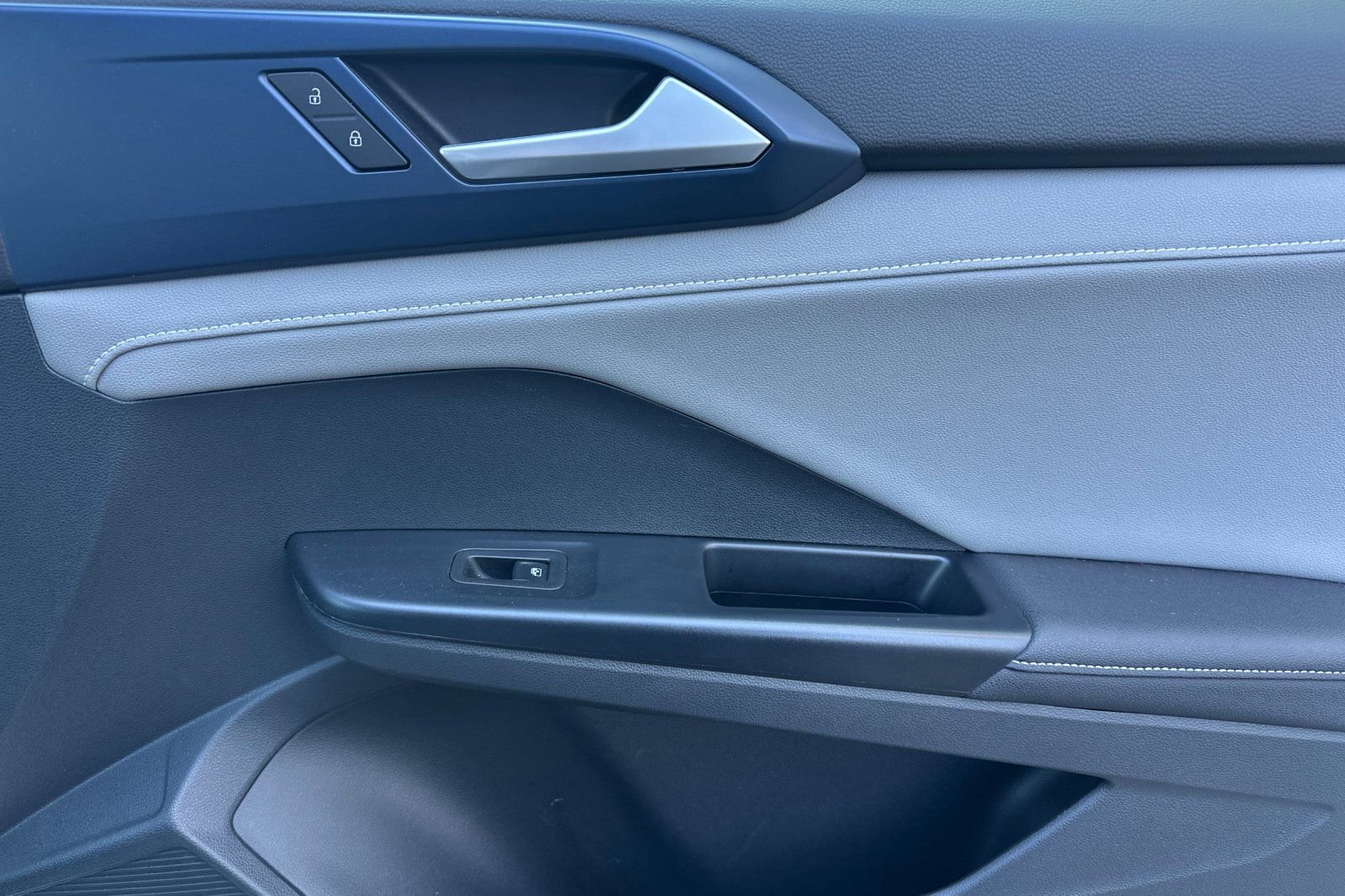 Used 2024 Volkswagen Taos SE image 22