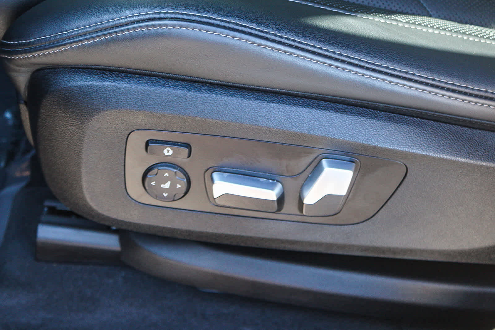 Certified 2023 BMW X5 sDrive40i w/ Premium Package image 21