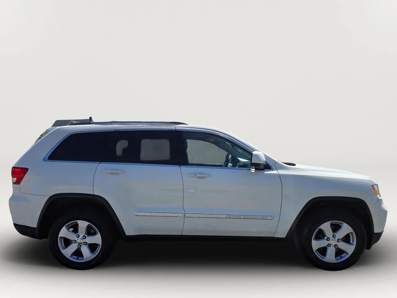 Used 2012 Jeep Grand Cherokee Laredo AWD/4WD image 9