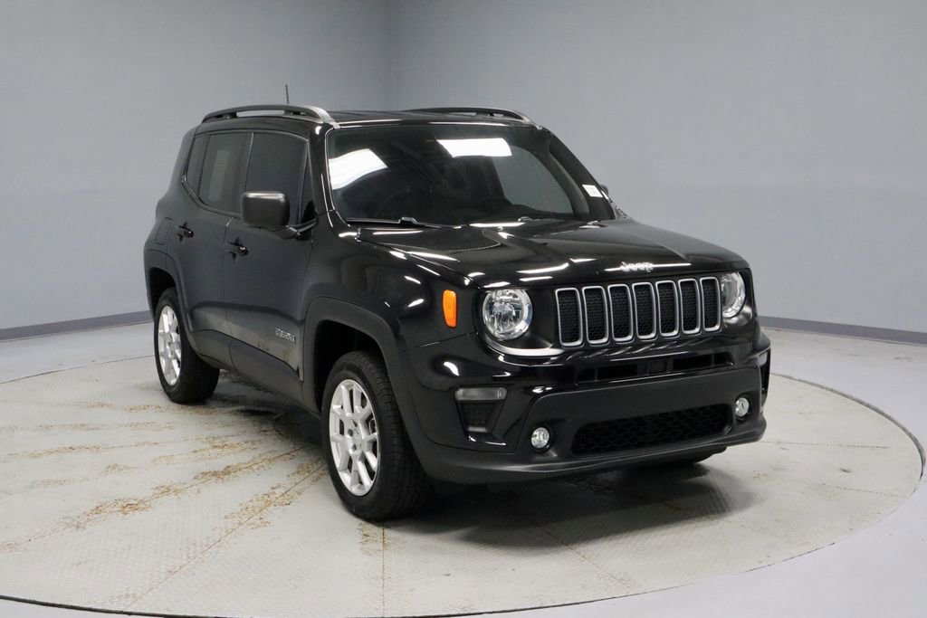 Used 2023 Jeep Renegade Latitude w/ Premium Group AWD/4WD image 1