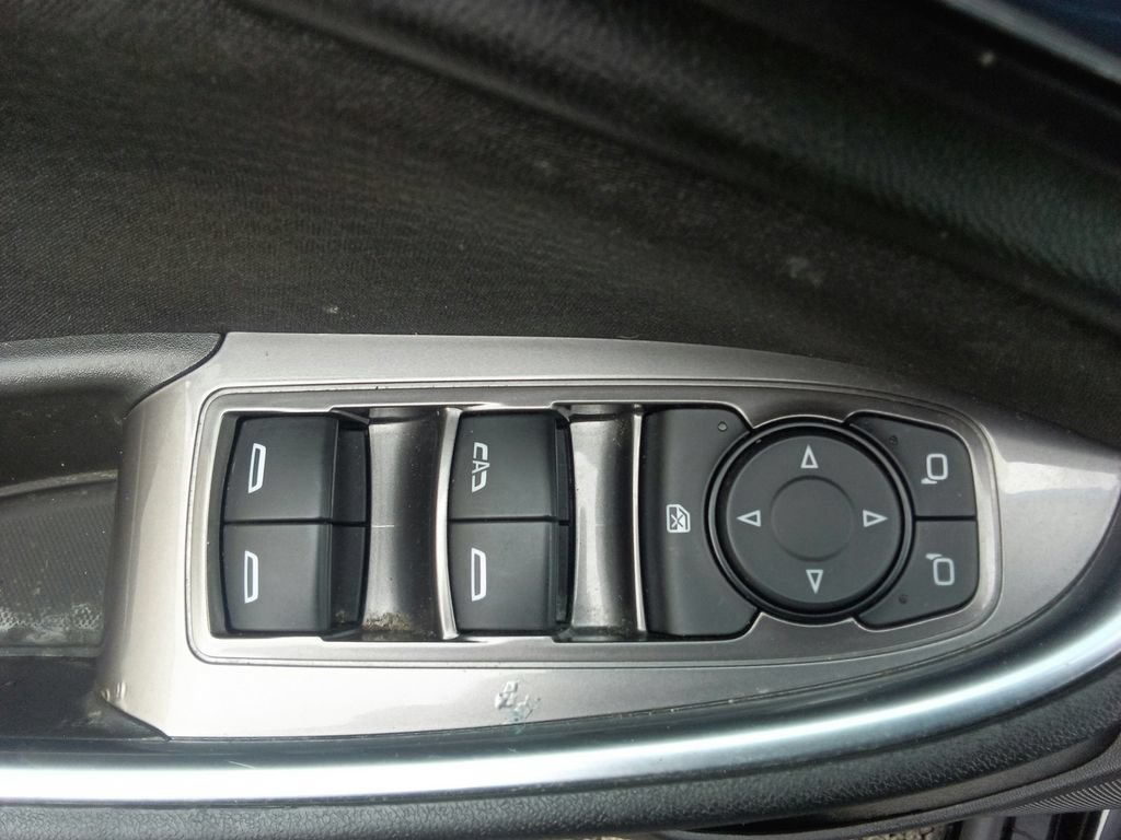 Used 2020 Chevrolet Malibu LT FWD image 18