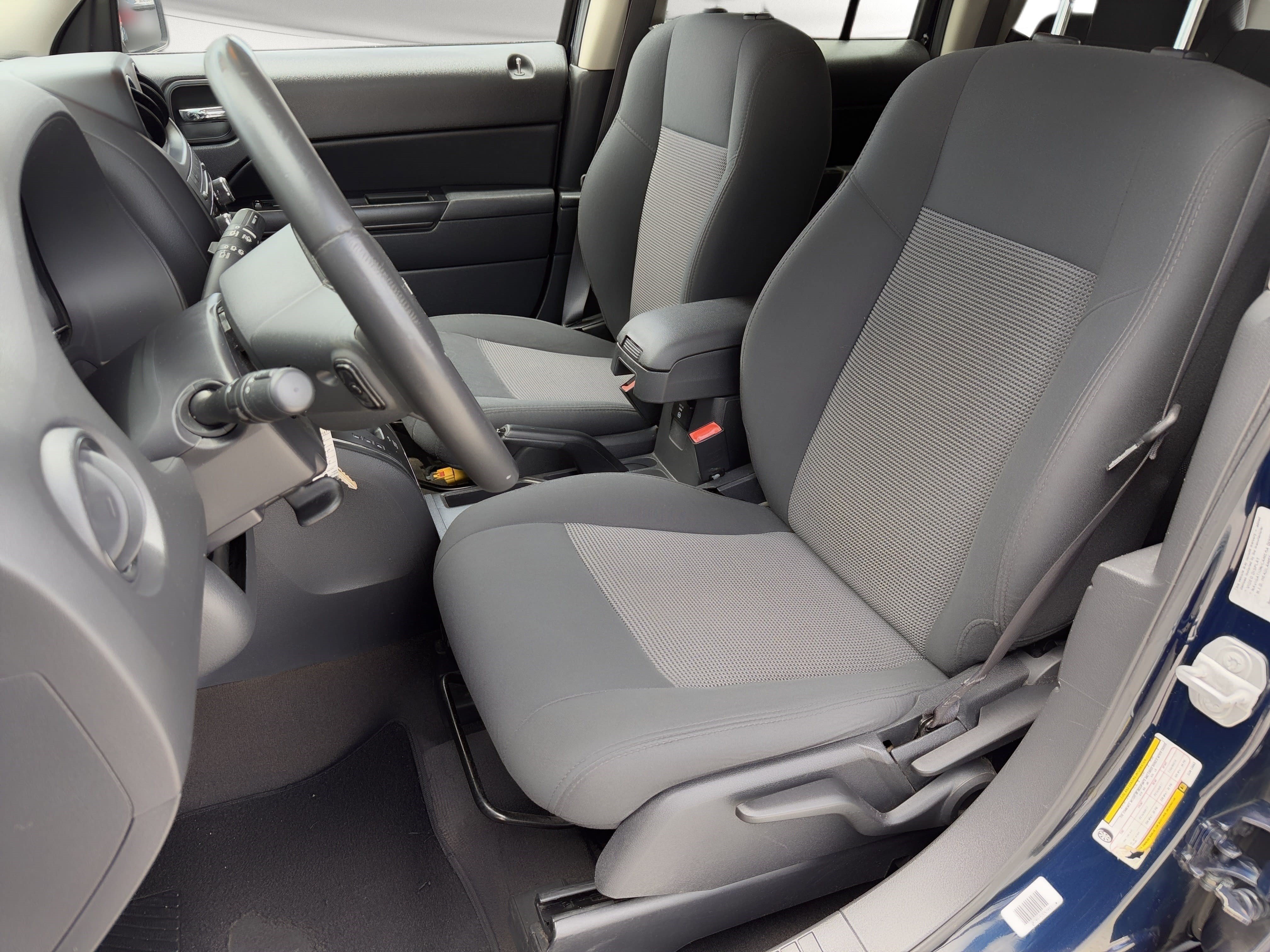 Used 2016 Jeep Patriot Latitude AWD/4WD image 5