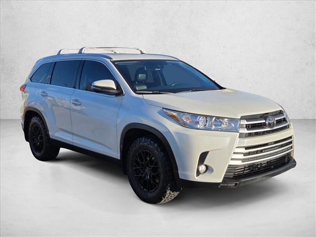 Used 2019 Toyota Highlander XLE image 3