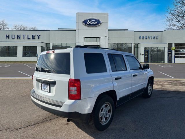 Used 2015 Jeep Patriot Sport image 4