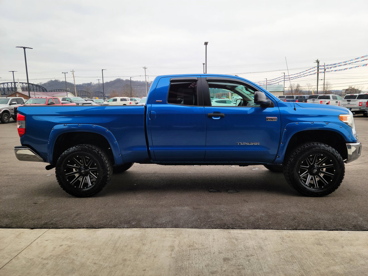Used 2017 Toyota Tundra SR5 image 24